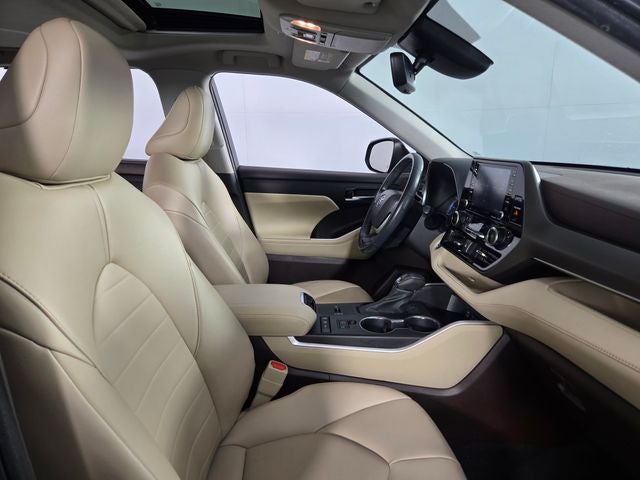 2022 Toyota Highlander Hybrid XLE 4D Sport Utility