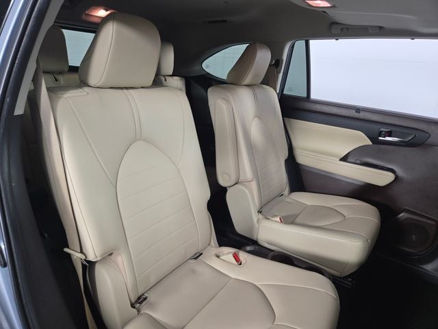 2022 Toyota Highlander Hybrid XLE 4D Sport Utility