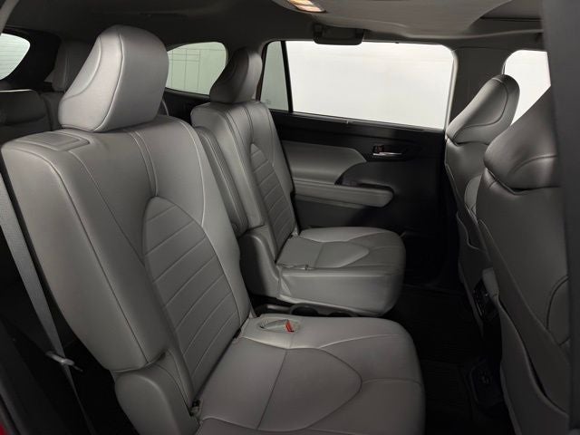 2022 Toyota Highlander XLE 4D Sport Utility