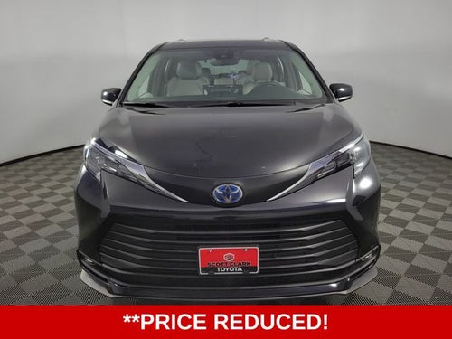 2025 Toyota Sienna XLE 8 Passenger