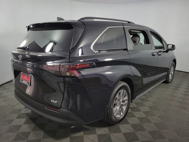 2025 Toyota Sienna XLE 8 Passenger