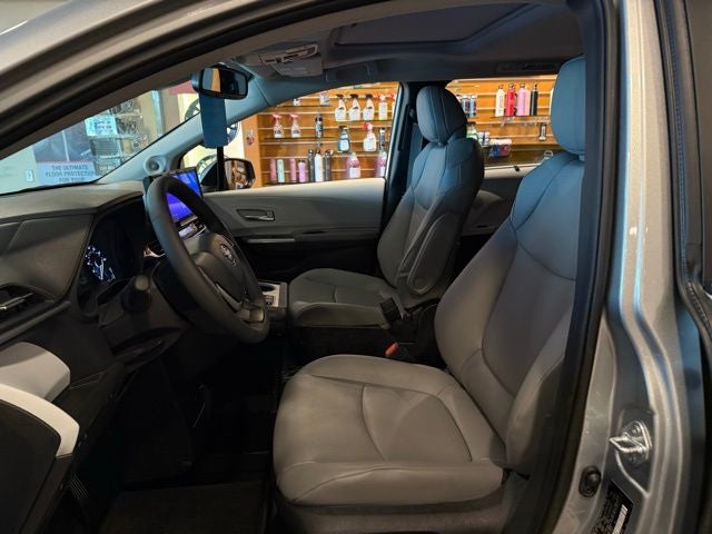 2025 Toyota Sienna XLE MOBILITY VAN
