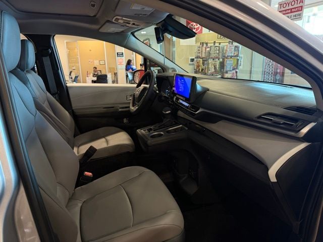 2025 Toyota Sienna XLE MOBILITY VAN