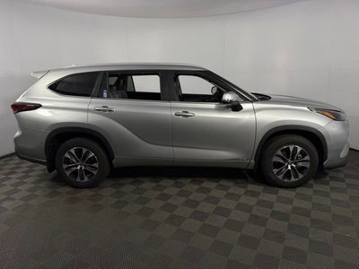 2025 Toyota Highlander Hybrid XLE 4D Sport Utility