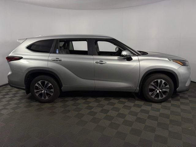 2025 Toyota Highlander Hybrid XLE 4D Sport Utility