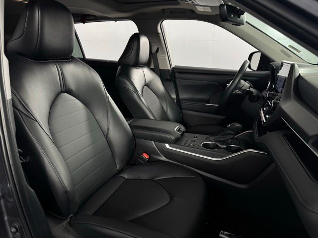 2025 Toyota Highlander Hybrid XLE 4D Sport Utility