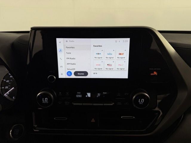 2025 Toyota Highlander LE 4D Sport Utility