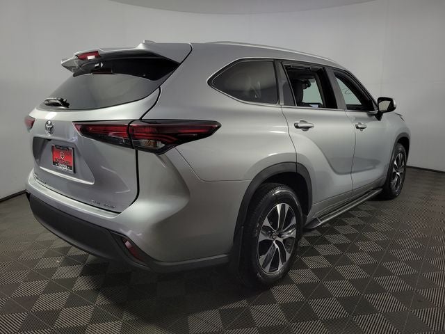 2024 Toyota Highlander XLE 4D Sport Utility