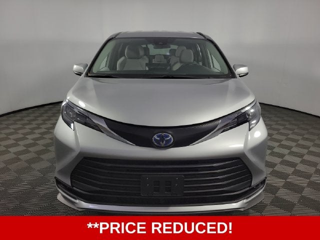 2025 Toyota Sienna LE 8 Passenger