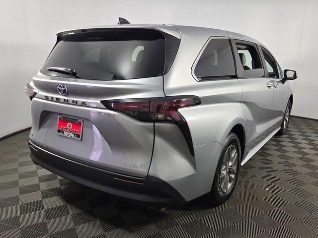 2025 Toyota Sienna LE 8 Passenger