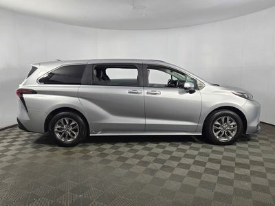 2025 Toyota Sienna LE 8 Passenger