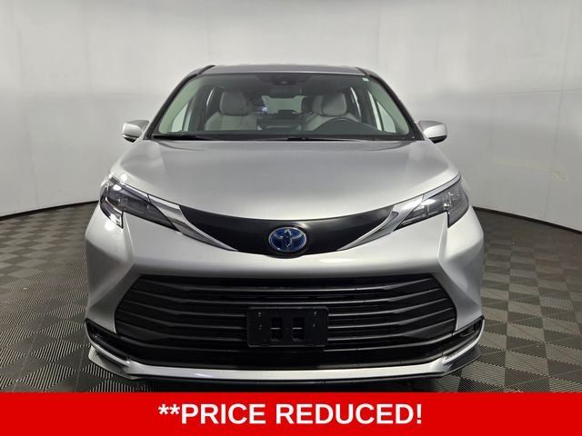 2025 Toyota Sienna LE 8 Passenger