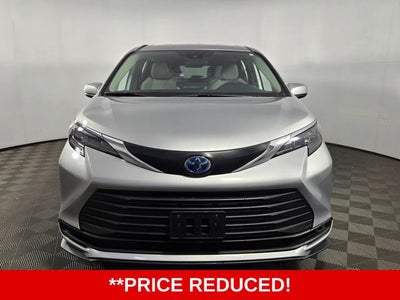 2025 Toyota Sienna LE 8 Passenger