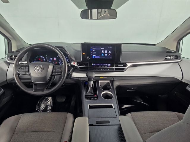 2025 Toyota Sienna LE 8 Passenger
