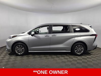 2025 Toyota Sienna LE 8 Passenger