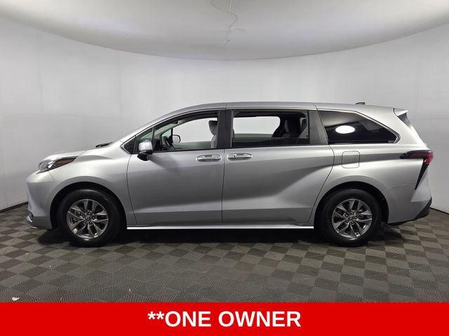 2025 Toyota Sienna LE 8 Passenger