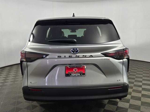 2025 Toyota Sienna LE 8 Passenger