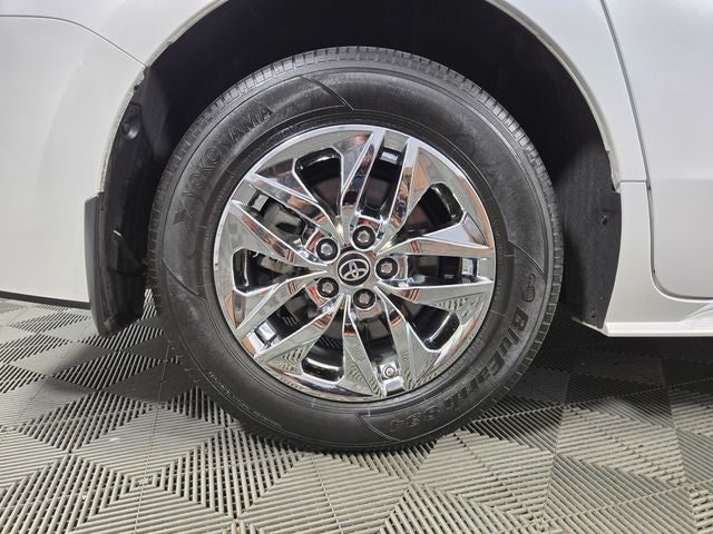 2025 Toyota Sienna XLE 8 Passenger