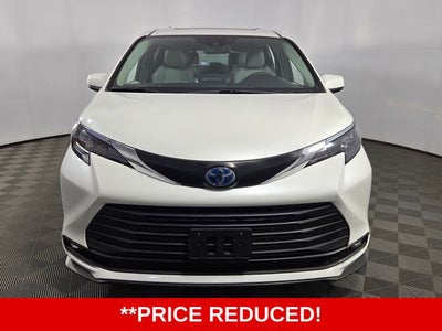 2025 Toyota Sienna XLE 8 Passenger