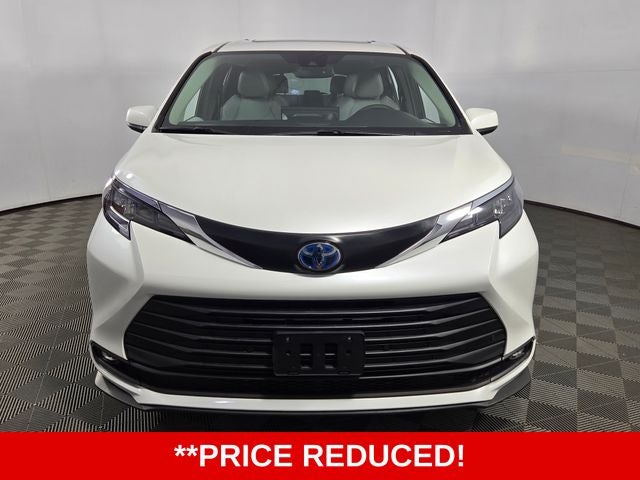 2025 Toyota Sienna XLE 8 Passenger