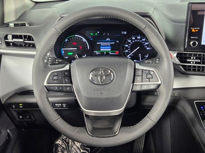 2025 Toyota Sienna XLE 8 Passenger