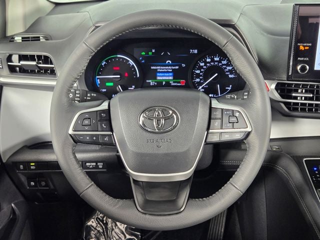 2025 Toyota Sienna XLE 8 Passenger