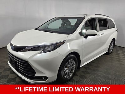 2025 Toyota Sienna XLE 8 Passenger