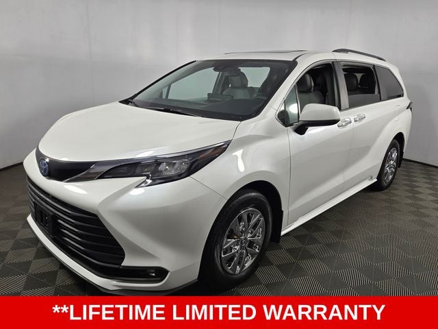 2025 Toyota Sienna XLE 8 Passenger