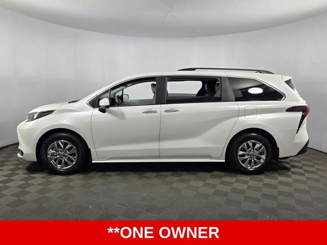 2025 Toyota Sienna XLE 8 Passenger