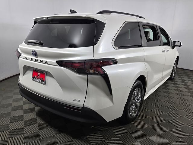2025 Toyota Sienna XLE 8 Passenger