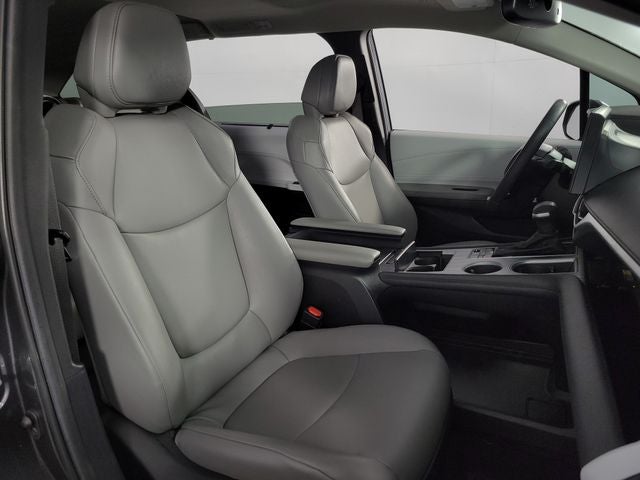 2025 Toyota Sienna XLE 4D Passenger Van