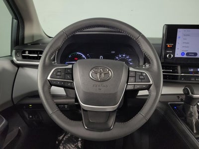 2025 Toyota Sienna XLE 4D Passenger Van