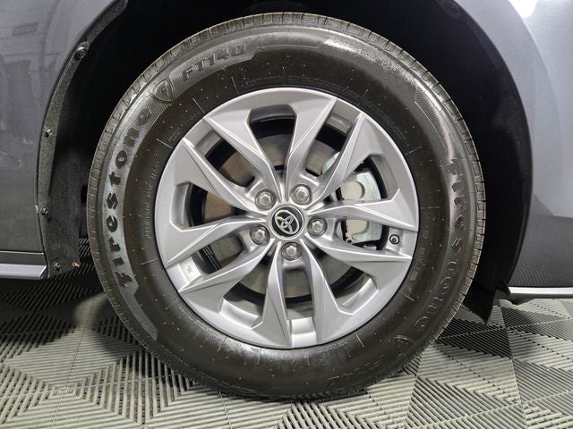 2025 Toyota Sienna XLE 8 Passenger