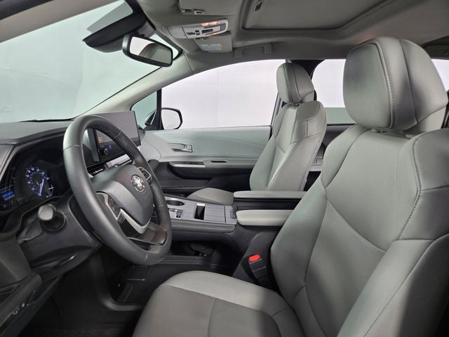 2025 Toyota Sienna XLE 8 Passenger