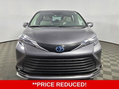 2025 Toyota Sienna XLE 8 Passenger