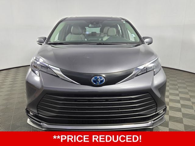 2025 Toyota Sienna XLE 8 Passenger