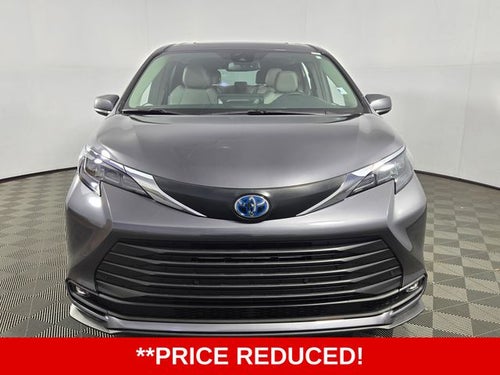 2025 Toyota Sienna XLE 8 Passenger