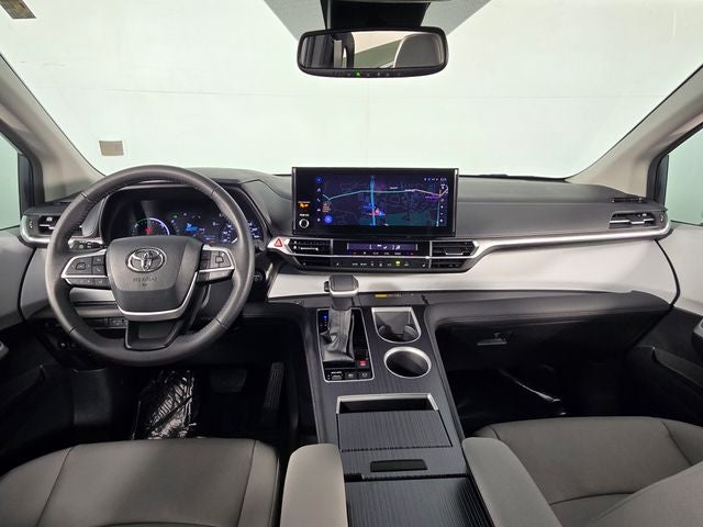 2025 Toyota Sienna XLE 8 Passenger