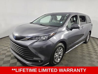 2025 Toyota Sienna XLE 8 Passenger