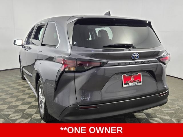 2025 Toyota Sienna XLE 8 Passenger