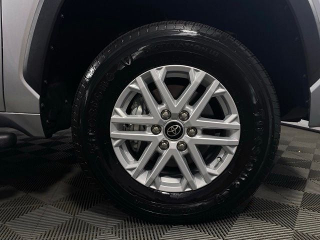 2022 Toyota Tundra SR5 4D CrewMax