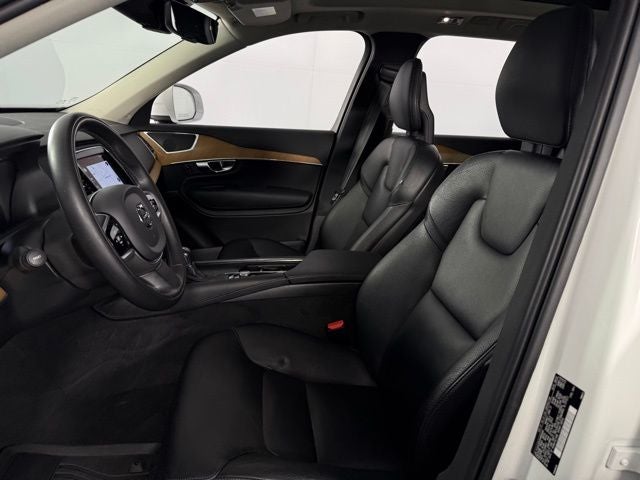 2021 Volvo XC90 T6 Momentum 4D Sport Utility