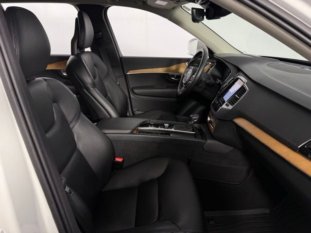 2021 Volvo XC90 T6 Momentum 4D Sport Utility