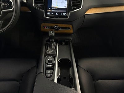 2021 Volvo XC90 T6 Momentum 4D Sport Utility