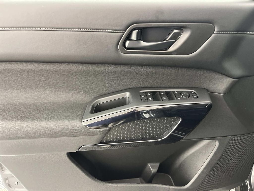 2025 Nissan Pathfinder S