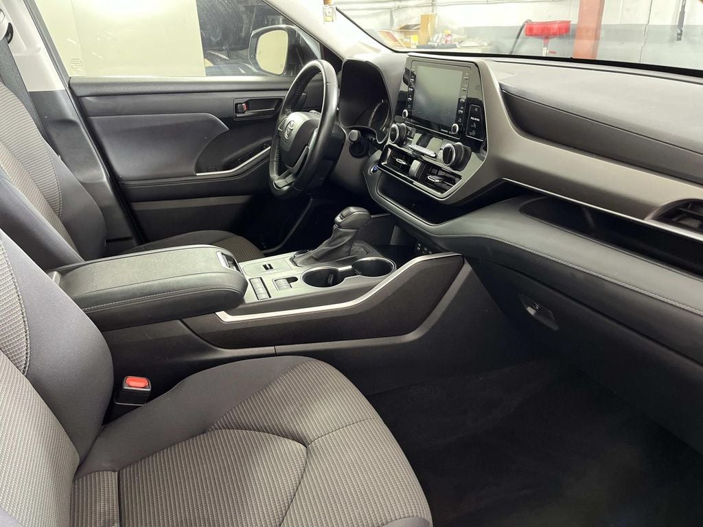 2022 Toyota Highlander LE
