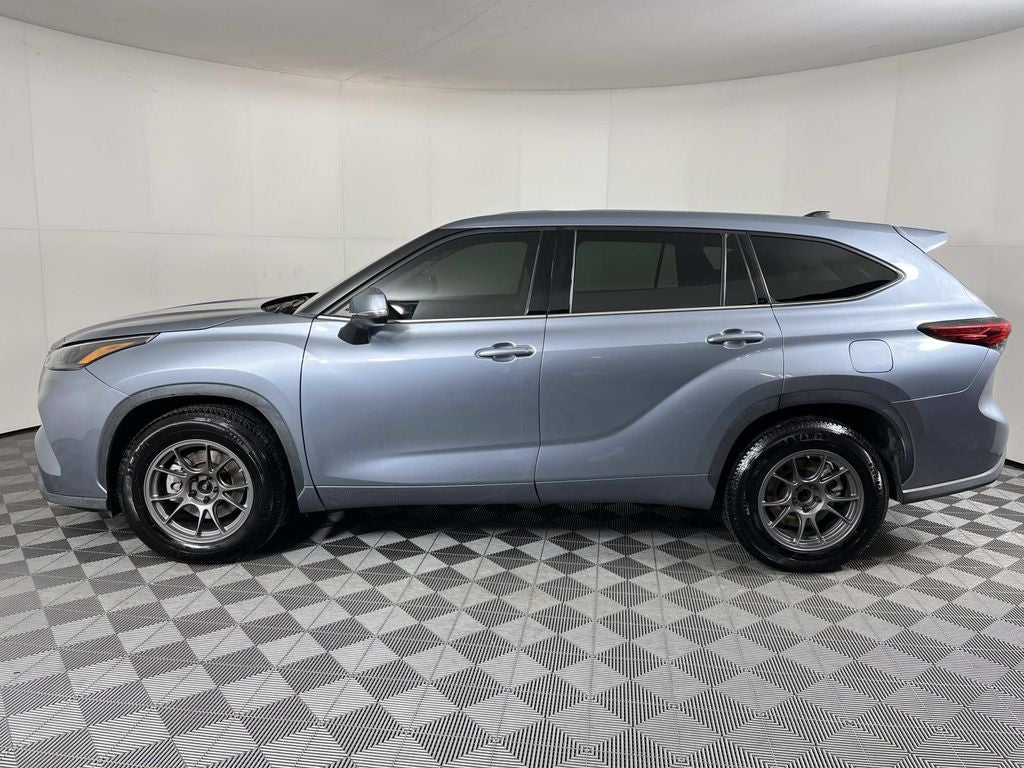 2022 Toyota Highlander LE