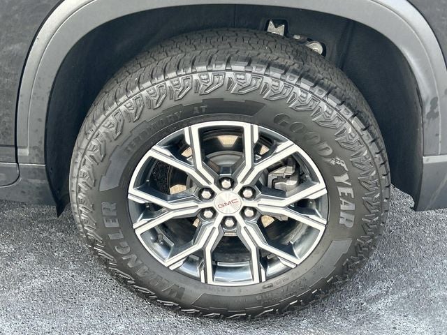 2024 GMC Acadia AT4