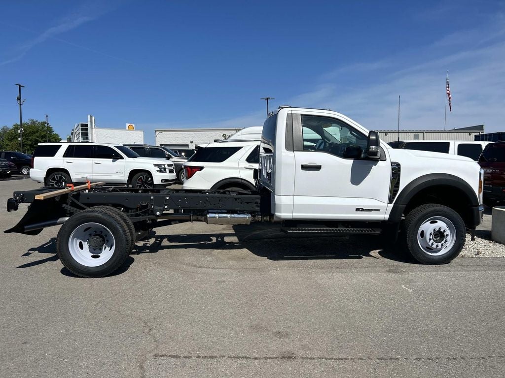 2025 Ford Super Duty F-450 DRW Chassis Cab XLT DRW