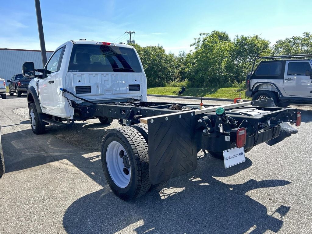 2025 Ford Super Duty F-450 DRW Chassis Cab XLT DRW